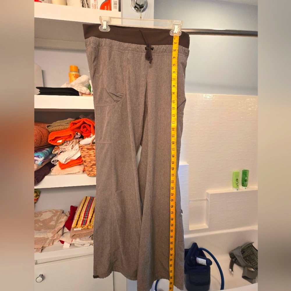 Super comfy Athleta pants with pockets 10/12
